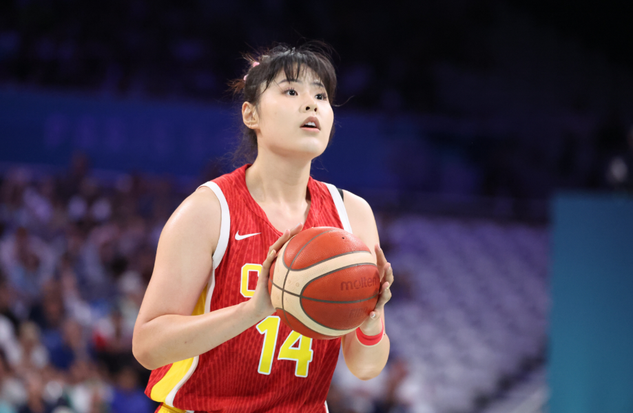 kaiyun-中国女篮81-68！李月汝戴护膝原因曝光，媒体人：韩旭作用比她大